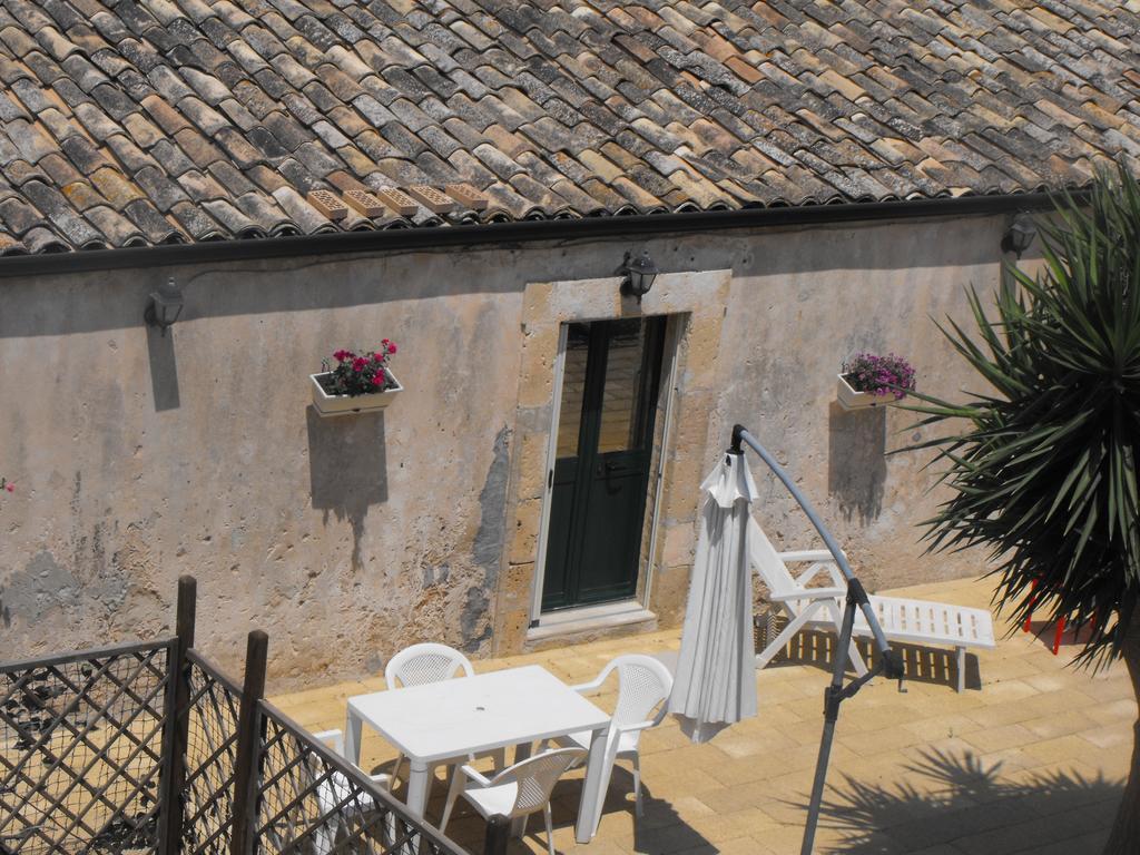 Agriturismoeloropizzuta Lido di Noto Стая снимка